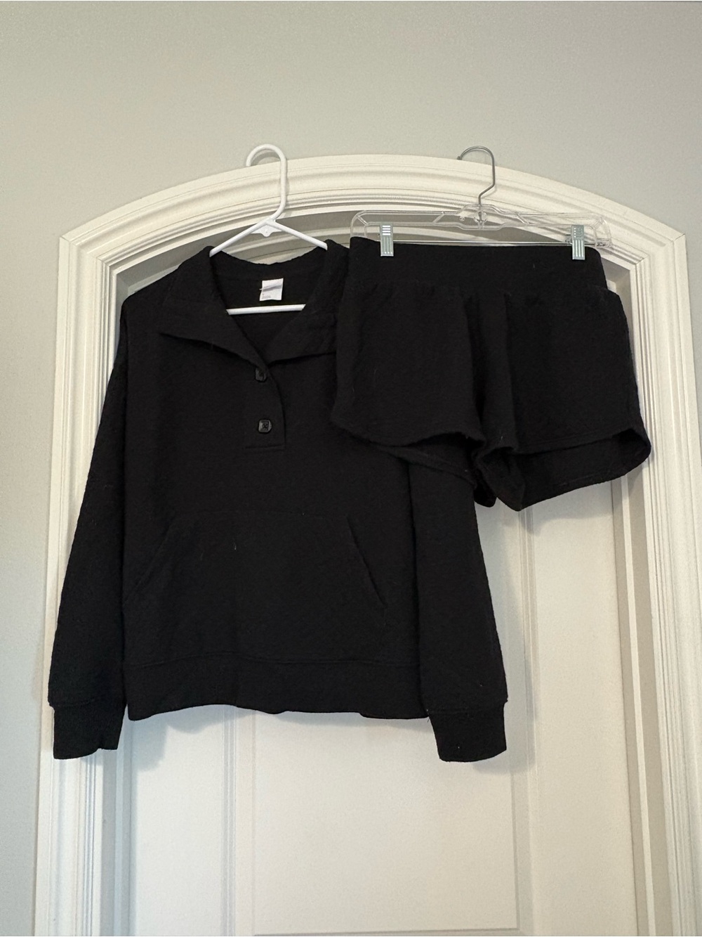 stars above Black Quilted Pullover and shorts